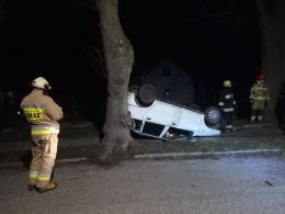 Byczyna: Kobieta jechała za szybko. Auto dachowało