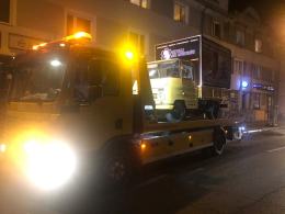 Odholowano samochód z banerami antyaborcyjnymi. Ponownie został zdewastowany