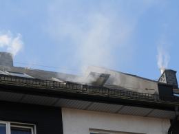 Pożar budynku przy Walecki w Opolu. Na miejscu 7 zastępów straży