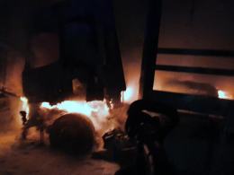 Na obwodnicy Lubrzy spłonęły samochody ciężarowe. Policja szuka sprawców