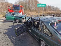 Czołowe zderzenie w Bogdanowicach pod Głubczycami. Poszkodowane 4 osoby w tym dziecko