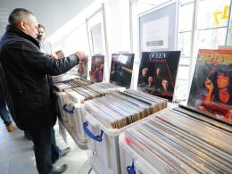 Kiermasze winyli nadal popularne. Czego szukają fani czarnych krążków?