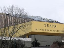Porywisty wiatr uszkodził dach Teatru im. Jana Kochanowskiego w Opolu