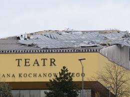 Porywisty wiatr uszkodził dach Teatru im. Jana Kochanowskiego w Opolu