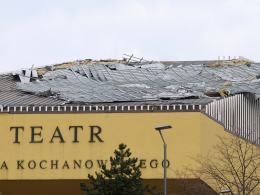 Porywisty wiatr uszkodził dach Teatru im. Jana Kochanowskiego w Opolu