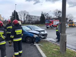 Auta osobowe zderzyły się na skrzyżowaniu Armii Krajowej i Fabrycznej w Opolu