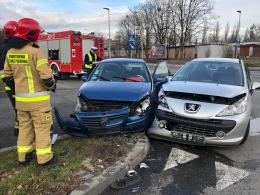 Auta osobowe zderzyły się na skrzyżowaniu Armii Krajowej i Fabrycznej w Opolu