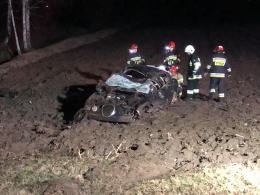 Dwie osoby ranne po dachowaniu pojazdu w Zimnicach Wielkich
