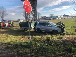 Zderzenie samochodów w Źlinicach. 3 osoby poszkodowane