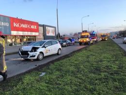 Zderzenie osobówek na Horoszkiewicza w Opolu. Ranna kobieta w szpitalu