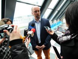 Prof. Jarosław Mamala mówi o represjach ze strony uczelni. Uczelnia niechętnie komentuje