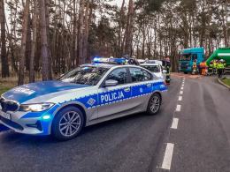 Zderzenie mercedesa i samochodu ciężarowego na trasie Opole-Brzeg
