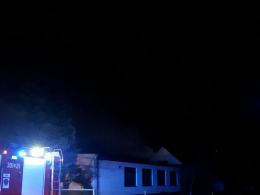 7 zastępów straży walczyło z pożarem stodoły w Dylakach