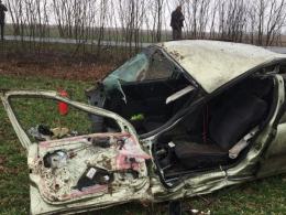 Groźny wypadek w powiecie namysłowskim. Auto rozpadło się na części