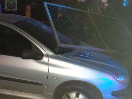 Nietrzeźwy kierowca staranował zaparkowane auta