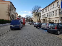 Ewakuacja opolskiego "plastyczniaka". Wyczuwalna woń siarki była powodem zaalarmowania straży