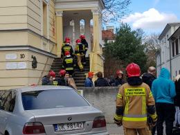 Ewakuacja opolskiego "plastyczniaka". Wyczuwalna woń siarki była powodem zaalarmowania straży