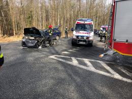 Wypadek w Jełowej. Zderzyły się trzy samochody osobowe