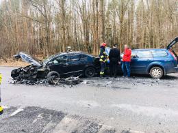 Wypadek w Jełowej. Zderzyły się trzy samochody osobowe