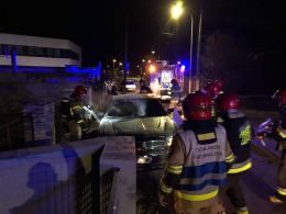 Samochód stał na światłach awaryjnych, strażacy wezwani do pożaru auta