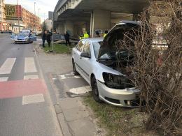 Nieuwaga kierowcy przyczyną porannej kolizji na rondzie w Opolu