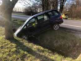 Utrudnienia w Dąbrowie. Zderzyły się trzy samochody