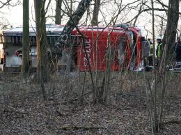 Wóz bojowy jadący do wypadku przewrócił się. Rannych 4 strażaków
