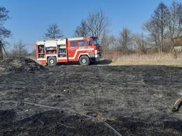 Strażacy coraz częściej interweniują przy pożarach traw