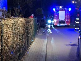 Pijana 29-latka potrąciła mężczyznę a potem wjechała w posesję na osiedlu Chabrów