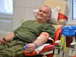 Żołnierze dzielą się krwią