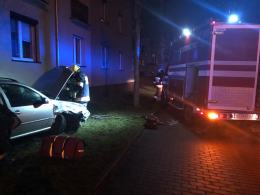 Wypadek w Zawadzkiem. Auto potrąciło mężczyznę i psa na pasach