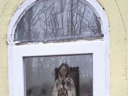 Ucięte głowy świętych i wybite szyby. Akt chuligaństwa w Gąsiorowicach