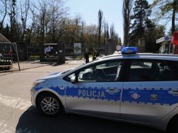 Cmentarze nie zostaną zamknięte, ale za wybranie się tam można dostać mandat