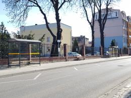 Podróżni oczekujący na tymczasowych przystankach PKS doczekali się wiat