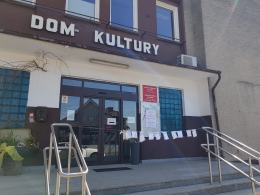 W Dobrzeniu Wielkim powstał oryginalny "maseczkomat"