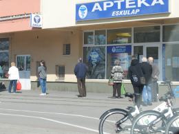 Uwalnianie gospodarki: do fryzjera, kosmetyczki czy do restauracji dopiero za około miesiąc!