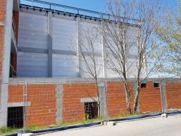 Trwa budowa Opolskiego Parku Sportu. Zakończono montaż podwieszanej bieżni