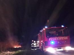Strażacy gasili nocą pożar nieużytków. Służby apelują o rozwagę