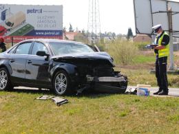Audi zderzyło się z ciężarówką. Niebezpieczne zdarzenie na Krapkowickiej