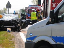 Audi zderzyło się z ciężarówką. Niebezpieczne zdarzenie na Krapkowickiej