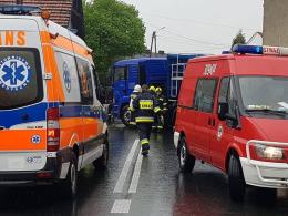 Samochód ciężarowy wjechał w budynek w Dobrzeniu Wielkim