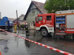 Samochód ciężarowy wjechał w budynek w Dobrzeniu Wielkim
