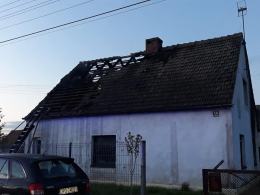 Pożar w domu jednorodzinnym w Antoniowie. Jedna osoba w szpitalu