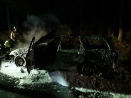 Samochód osobowy spłonął na drodze wojewódzkiej nr 414