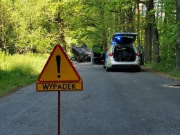 Wypadek w powiecie nyskim. W pojeździe nie zastano kierowcy
