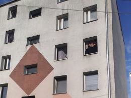 4 zastępy straży gasiły pożar mieszkania w Tarnowie Opolskim