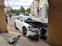 Pijany kierowca wjechał w hotel Piast. Są utrudnienia
