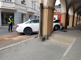 Pijany kierowca wjechał w hotel Piast. Są utrudnienia