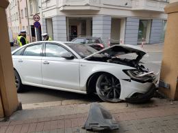 Pijany kierowca wjechał w hotel Piast. Są utrudnienia