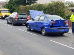 Zderzenie 3 pojazdów na ulicy Krzanowickiej. Jedna osoba w szpitalu